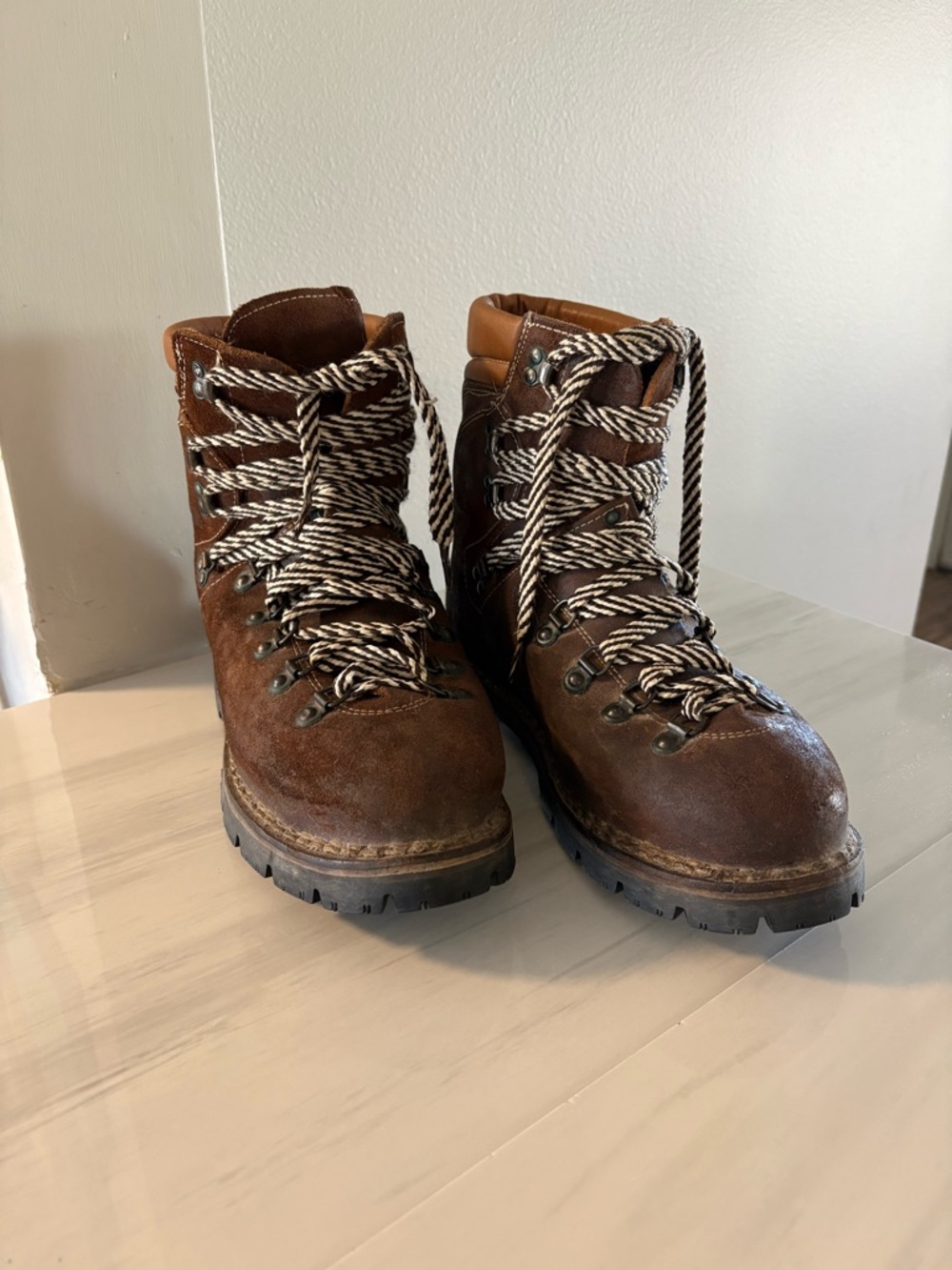 Men's Brown Suede Hiking Boots with Heavy-Duty Lugs